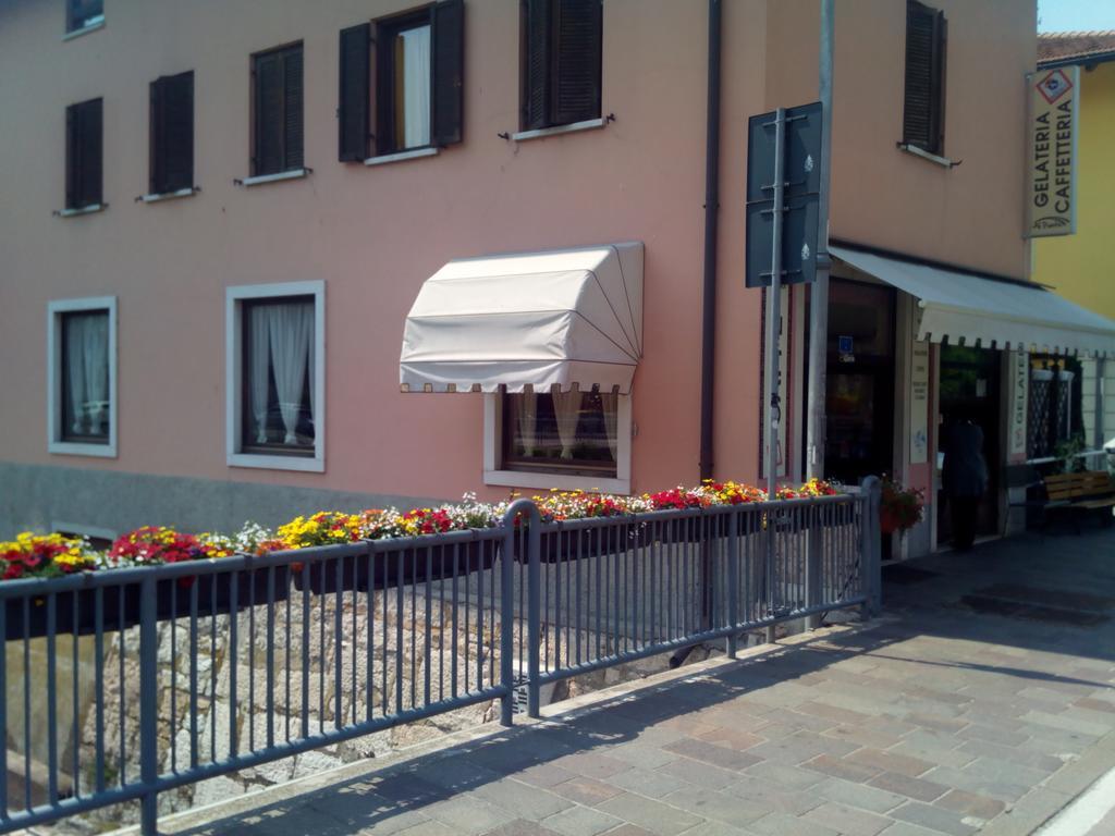 Alloggio Ponte Dei Cavalleggeri Hotel เตรนโต ภายนอก รูปภาพ