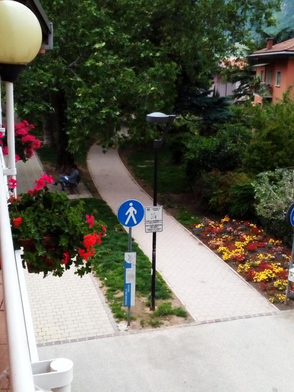 Alloggio Ponte Dei Cavalleggeri Hotel เตรนโต ภายนอก รูปภาพ