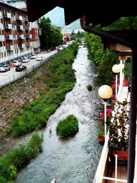 Alloggio Ponte Dei Cavalleggeri Hotel เตรนโต ภายนอก รูปภาพ