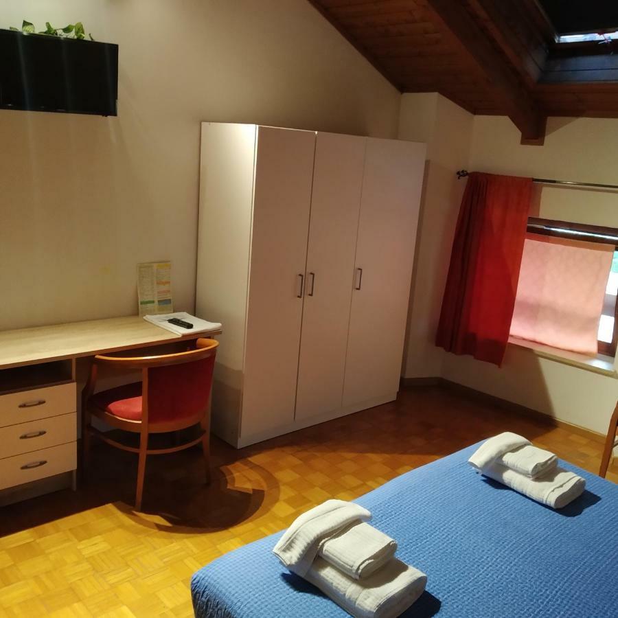 Alloggio Ponte Dei Cavalleggeri Hotel เตรนโต ภายนอก รูปภาพ
