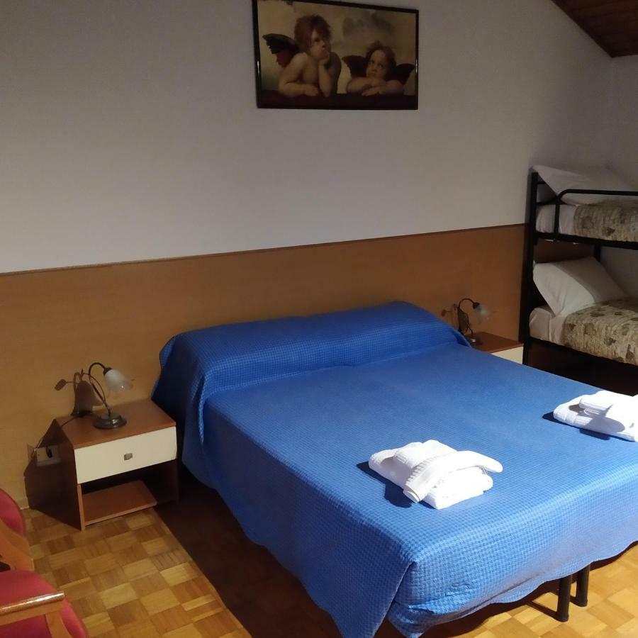 Alloggio Ponte Dei Cavalleggeri Hotel เตรนโต ภายนอก รูปภาพ