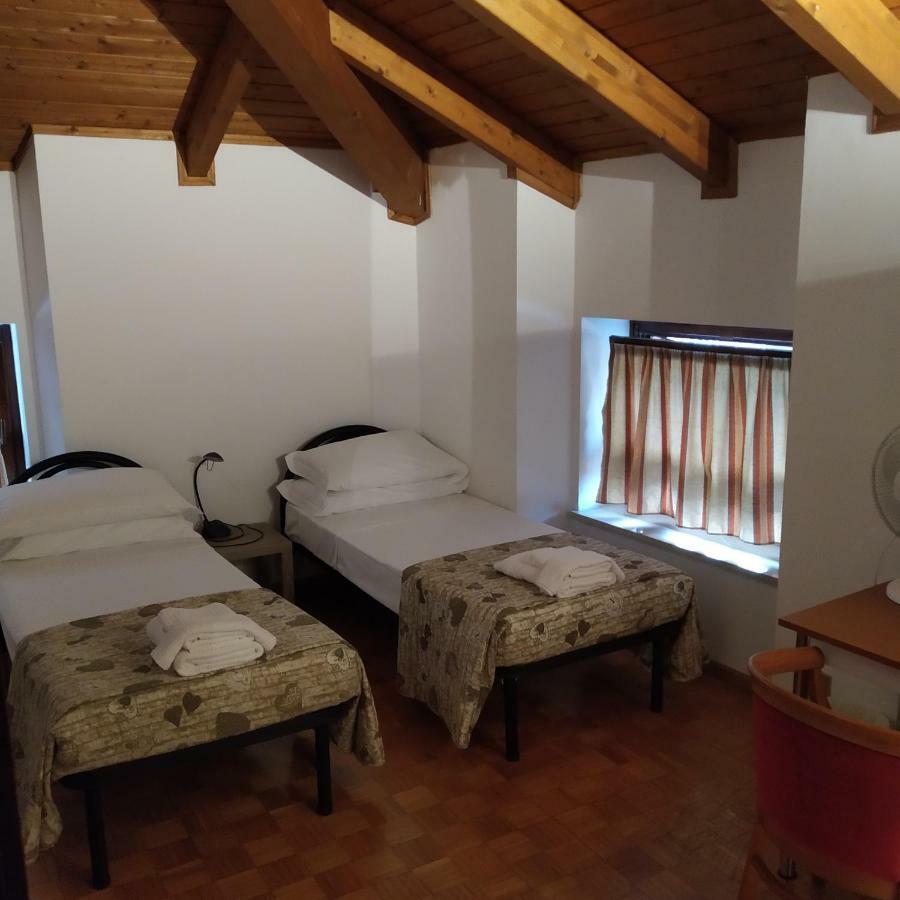 Alloggio Ponte Dei Cavalleggeri Hotel เตรนโต ภายนอก รูปภาพ